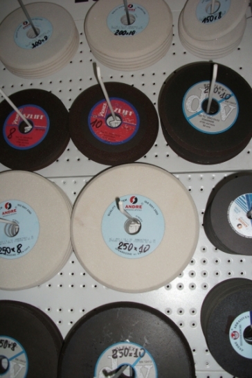 Galandimo diskai juostiniams, diskiniams,  rėminių gaterių pjuklams