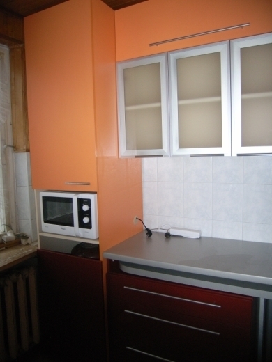 Oranžiniai virtuvės baldai