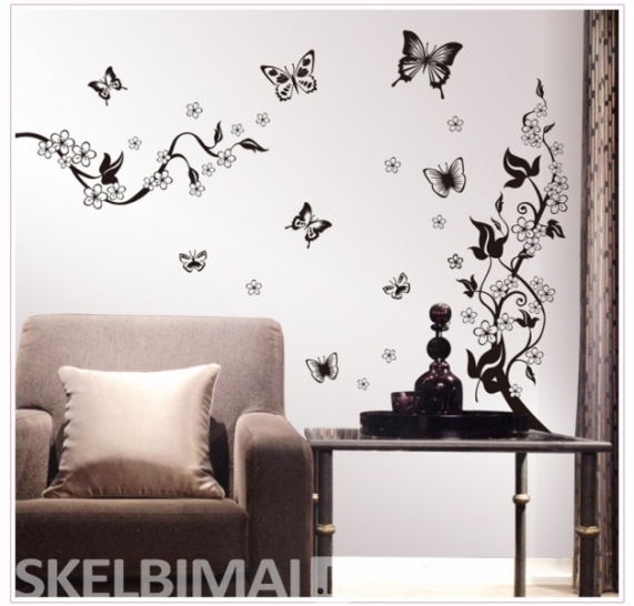 Sienos lipdukas su gėlėmis ir drugeliais