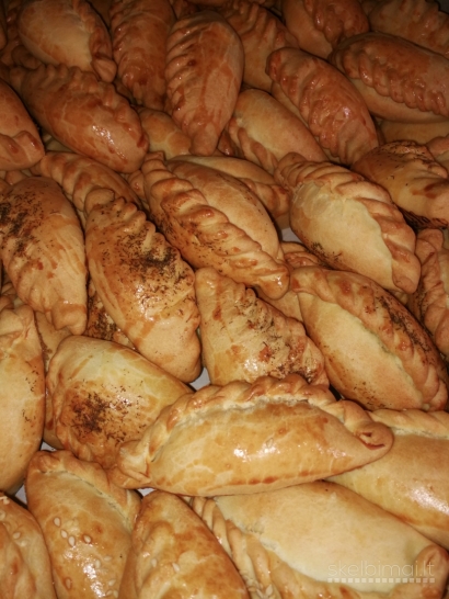 KIBINAI - Кибинай  kibin в Tракае :   http://kibinaitrakuose.lt/ru/ 