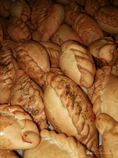 KIBINAI - Кибинай  kibin в Tракае :   http://kibinaitrakuose.lt/ru/ 