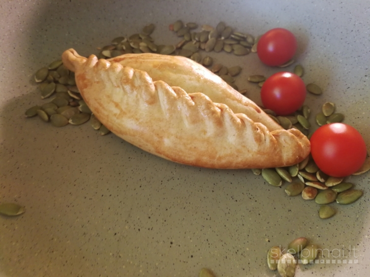 KIBINAI - Кибинай  kibin в Tракае :   http://kibinaitrakuose.lt/ru/ 