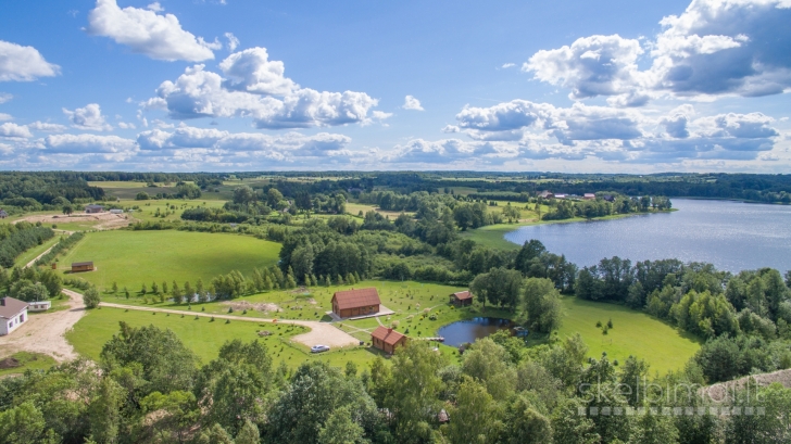 Namelis prie ežero iki 6 asmenų 35 km nuo Vilniaus Adomo Sodyboje