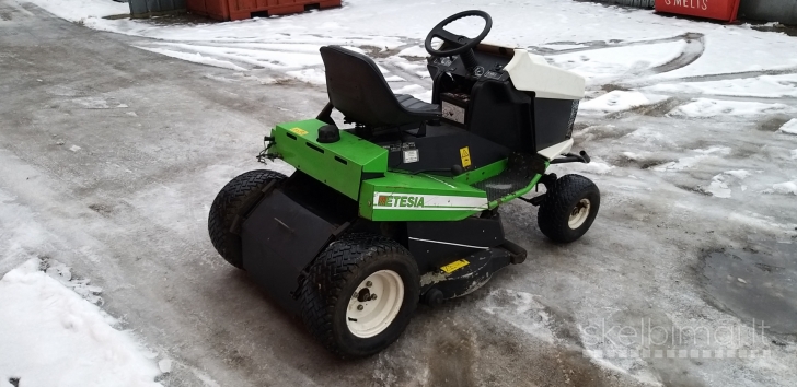 KRUMAPJOVE ETESIA HYDRO SODO TRAKTORIUS ZOLIAPJOVE V TVIN VANGUARD 2 CILINDRAI