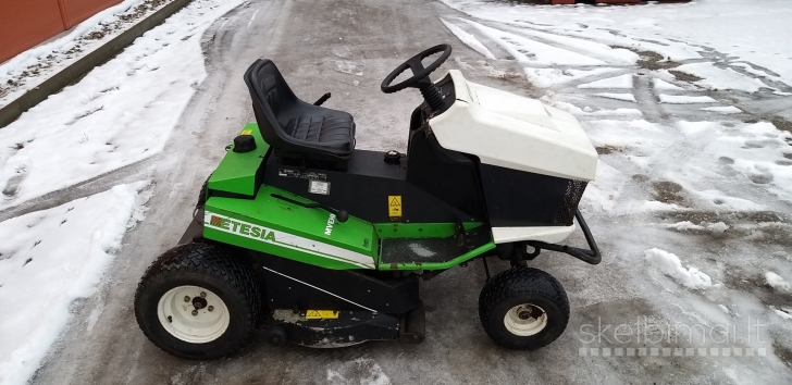 KRUMAPJOVE ETESIA HYDRO SODO TRAKTORIUS ZOLIAPJOVE V TVIN VANGUARD 2 CILINDRAI