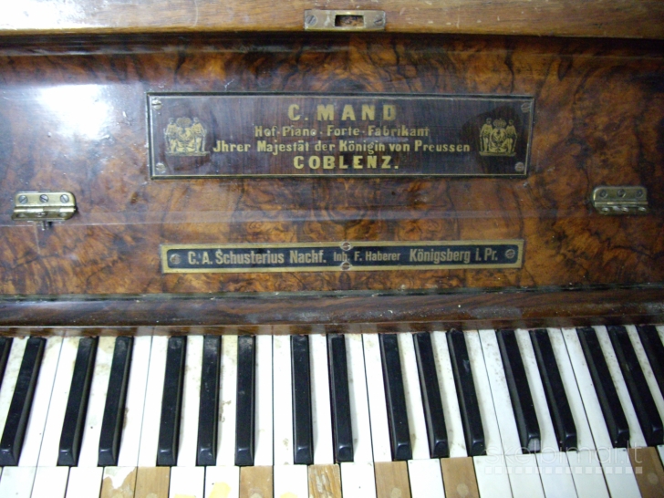 parduodu pianina (antikvaras)