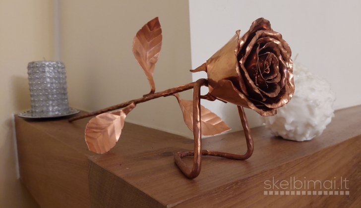 Rožė iš vario metalo įsimintina dovana