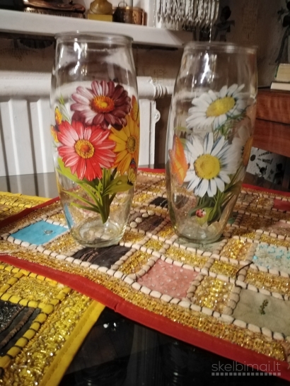 Dvi vasariškos vazos