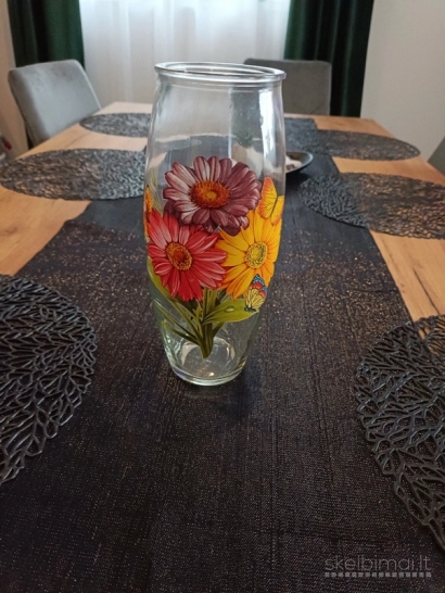 Dvi vasariškos vazos