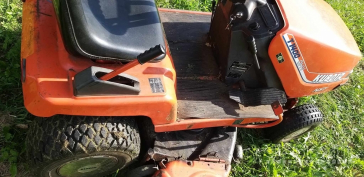 Kubota Sodo Traktorius Zoliapjove Yanmar Japonija