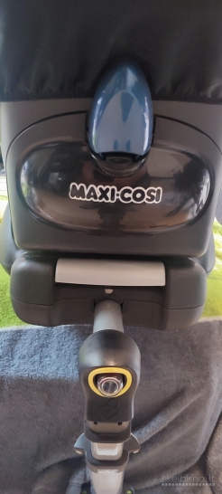 Autokėdutė Maxi Cosi + isofix sistema komplektas. 