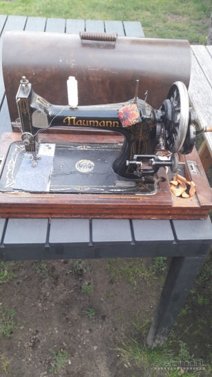 Veikianti senovinė rankinė siuvimo mašina NAUMANN