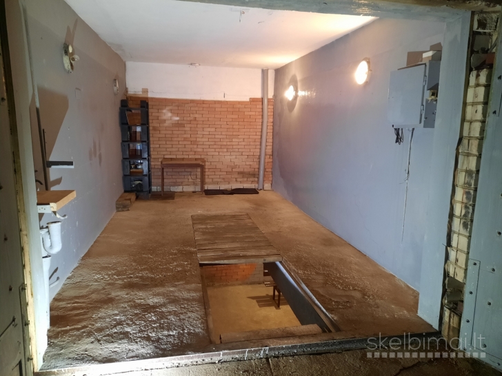 Išnuomoju atnaujintą garažą su rūsiu Taikos pr. 114, šalia Kauno liftų.