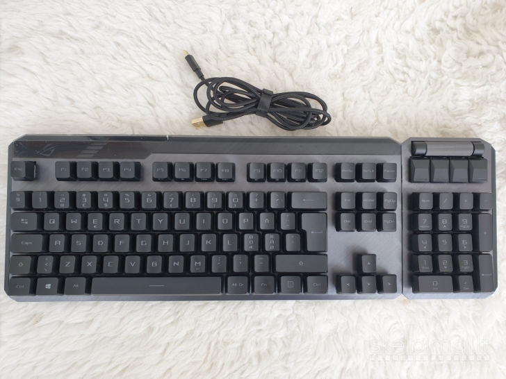 Nauja "Asus ROG Claymore II (Red)" belaidė mechaninė žaidimų klaviatūra**