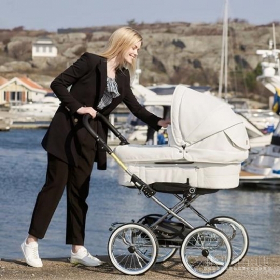 EmmalJunga Mondial De Luxe - Classic White Leatherette Pram Packag