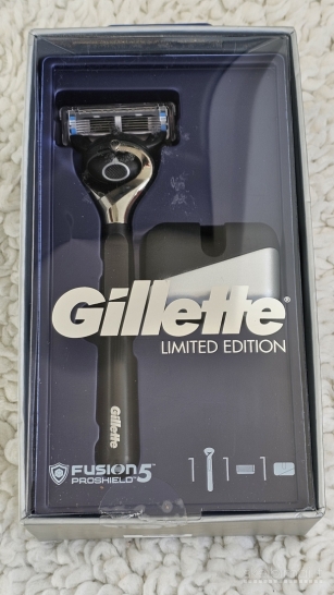 Skustuvas Gillette Fusion 5 Proshield + laikiklis, peiliukas