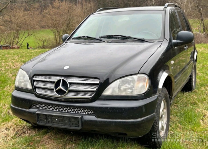 2000m. Mercedes ML 320
