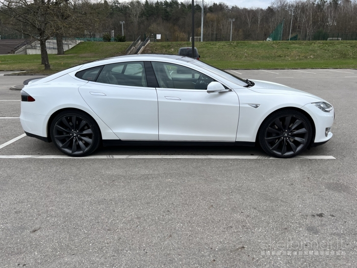 Ilgalaikei nuomai išnuomojamas automobilis Tesla S P85+