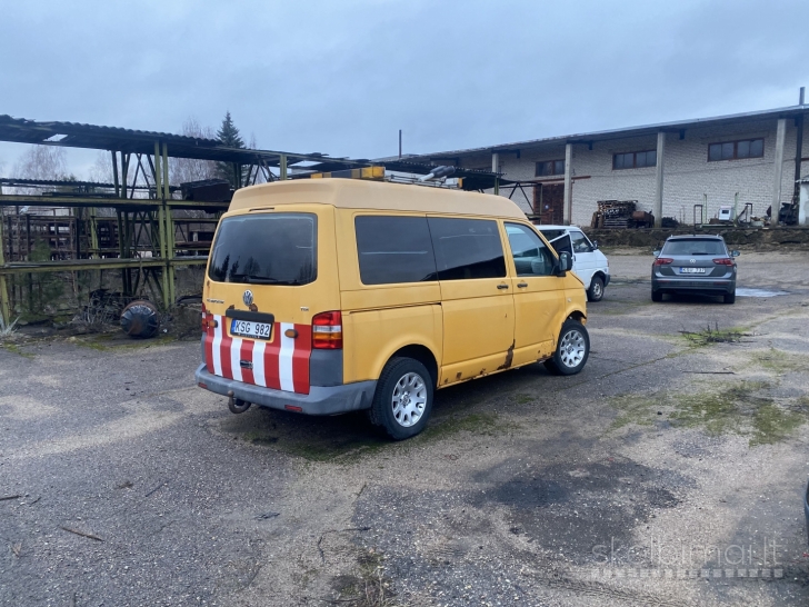 VOLKSWAGEN TRANSPORTER KOMBI 2.5 TDI AUT