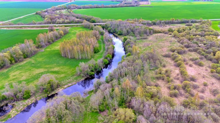 20 km nuo Panevėžio 700 m. nuo upės netoli Pušaloto, sodyba Nr. 819