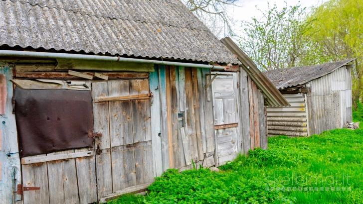 20 km nuo Panevėžio 700 m. nuo upės netoli Pušaloto, sodyba Nr. 819