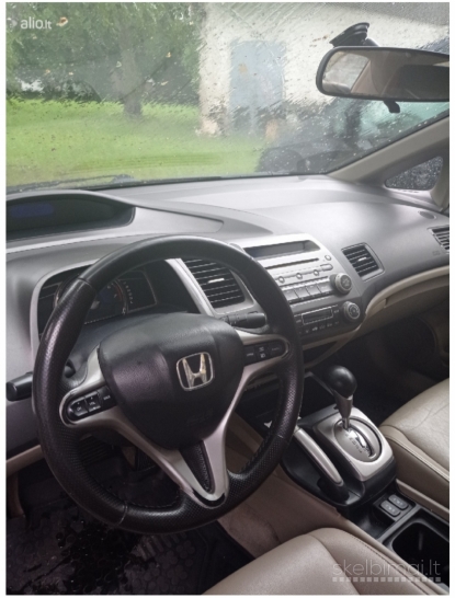 Honda Insight 2011m.  Honda Civic 2009m.