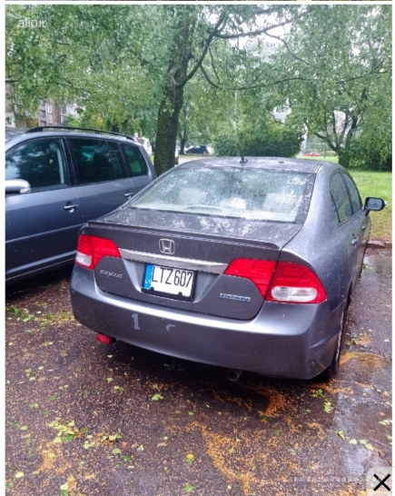 Honda Insight 2011m.  Honda Civic 2009m.