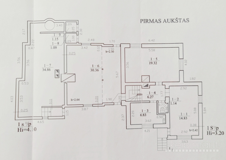 Nestandartinis sodo namas su patalpomis įvairiai veiklai