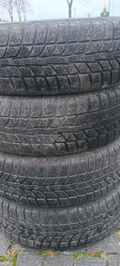 Hankook 185/60 R15 žieminės padangos.