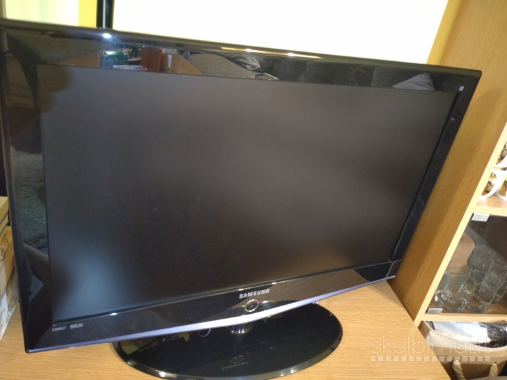 Funai ir Samsung Le32r71b, tv staliukas