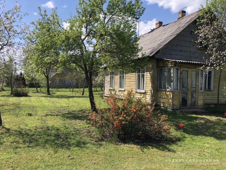 Pardauodmas Šiaulių r. sav., Raudėnų k., Vieversių g., rąstinis namas