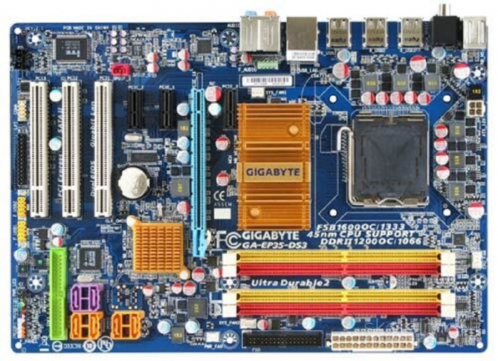 Plokštes: AM3-2+ ir LGA 775; S-754 ir LGA 1156 ir kitos dalys