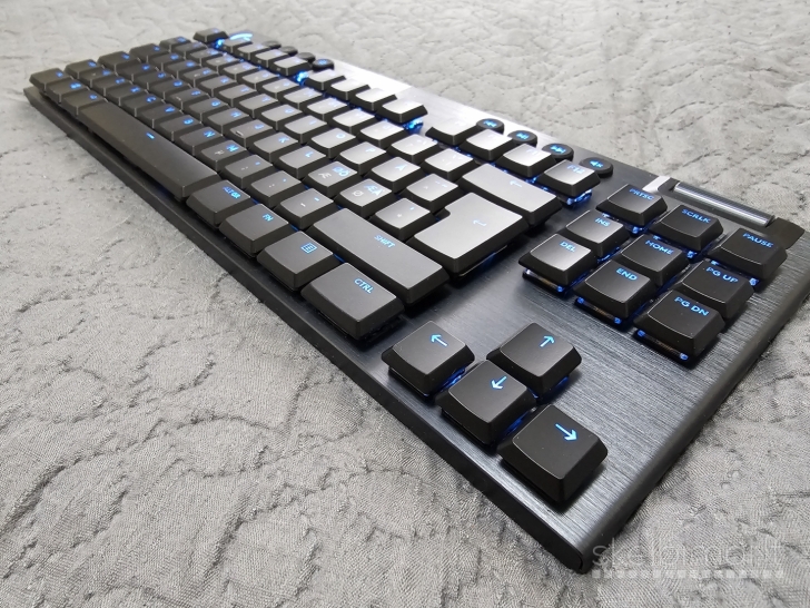 "Logitech G915 TKL (Tactile)" įkraunama bluetooth mechaninė žaidimų klaviatūra