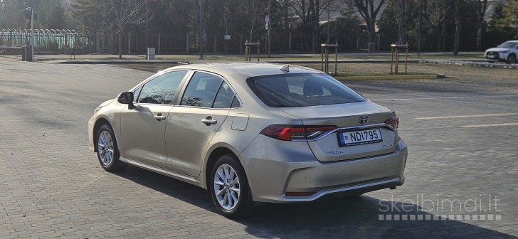 Parduodame Toyota Corolla 2022m. 1.8 hibridas, automatinė.