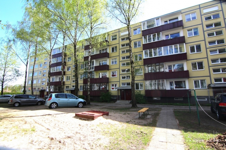 Parduodamas labai pigiai 2-jų kambarių butas