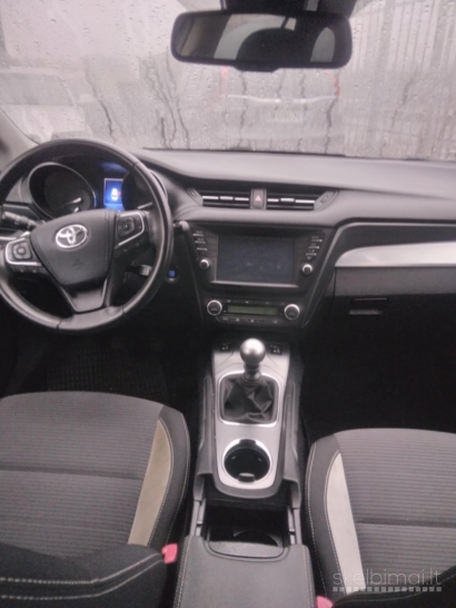 PARDUODAMAS TOJOTA AVENSIS 2015 M.