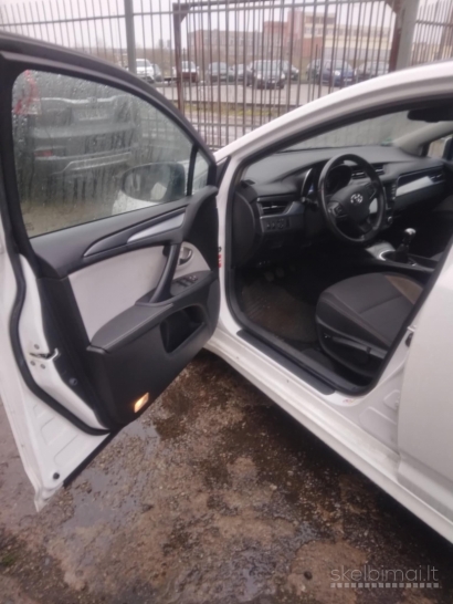 PARDUODAMAS TOJOTA AVENSIS 2015 M.