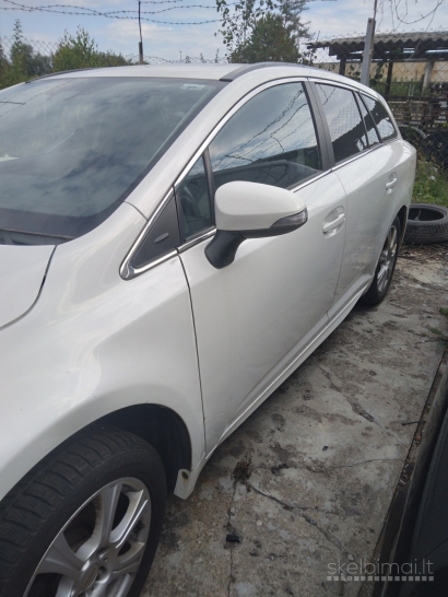 PARDUODAMAS TOJOTA AVENSIS 2015 M.