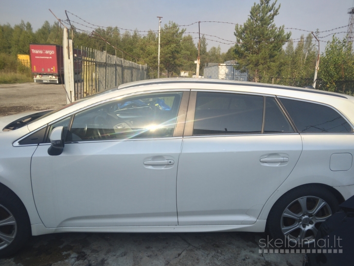 PARDUODAMAS TOJOTA AVENSIS 2015 M.