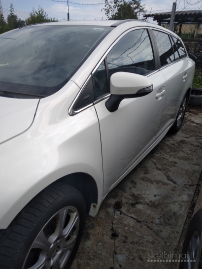 PARDUODAMAS TOJOTA AVENSIS 2015 M.