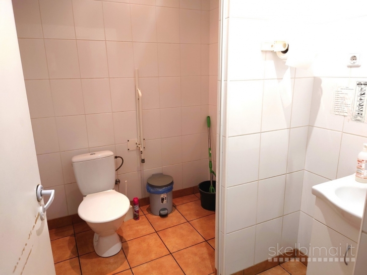 Parduodamas labai pigiai Gruzdžių centrinėje aikštėje 312,12 m² pastatas