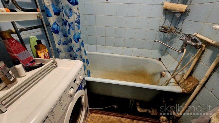 Parduodu 2 kambarių butą.