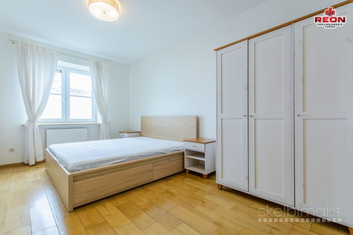 ERDVUS DVIEJŲ KAMBARIŲ BUTAS PAČIAME MIESTO CENTRE, ODMINIŲ GATVĖJE!