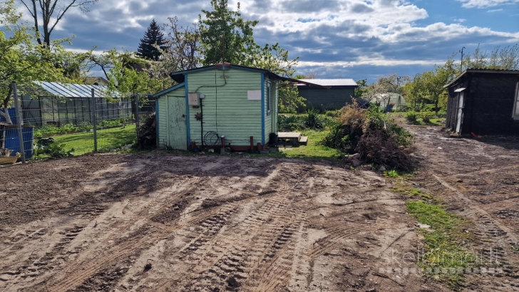 Parduodamas  SB “Šarmutas” sklypas su namuku Bendrijų g. 62, Panevėžyje.
