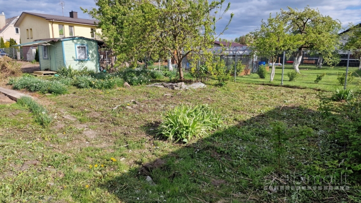 Parduodamas  SB “Šarmutas” sklypas su namuku Bendrijų g. 62, Panevėžyje.