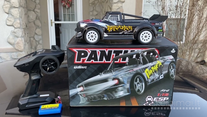 Naujos UDIRC 1/16 Drift ralio mašinėlė 2x baterijos priedai