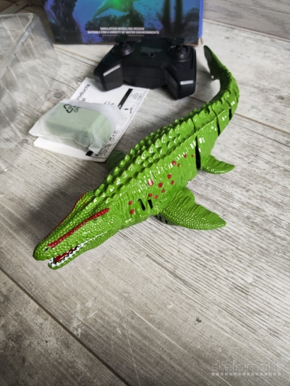 Naujas RC laivelis vandenyje plaukiantis dinozauras LED