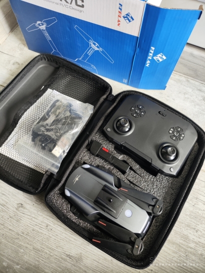 Naujas KF616 Mini WiFi Dronas su dviguba kamera 2x akumai