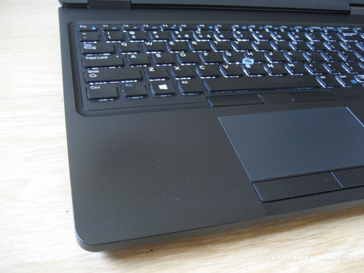 DELL 5590 FullHD IPS/ švieč. klav./ i5 3.40GHz