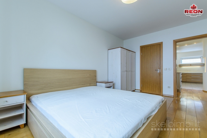ERDVUS DVIEJŲ KAMBARIŲ BUTAS PAČIAME MIESTO CENTRE, ODMINIŲ GATVĖJE!